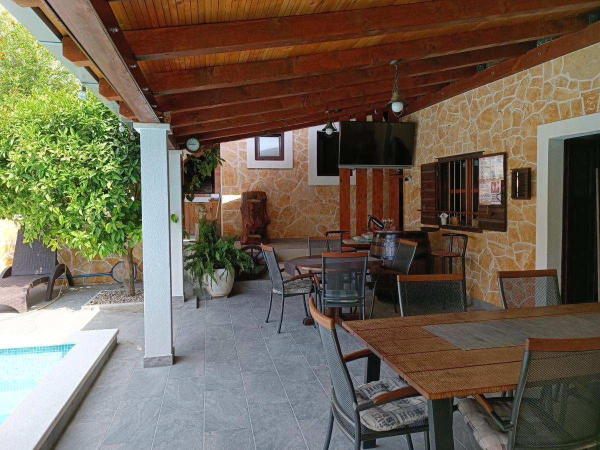 Villa Vlade- From The Heated Pool To The Beach In 1 Minute Jesenice  Ngoại thất bức ảnh