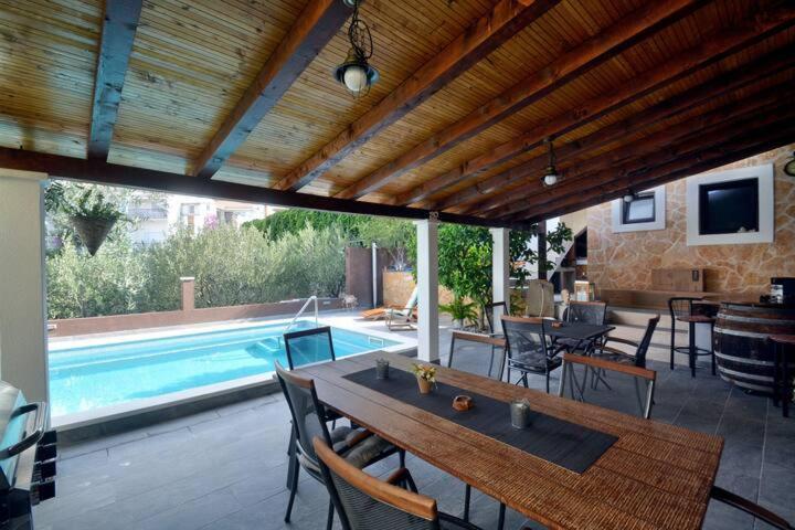 Villa Vlade- From The Heated Pool To The Beach In 1 Minute Jesenice  Ngoại thất bức ảnh